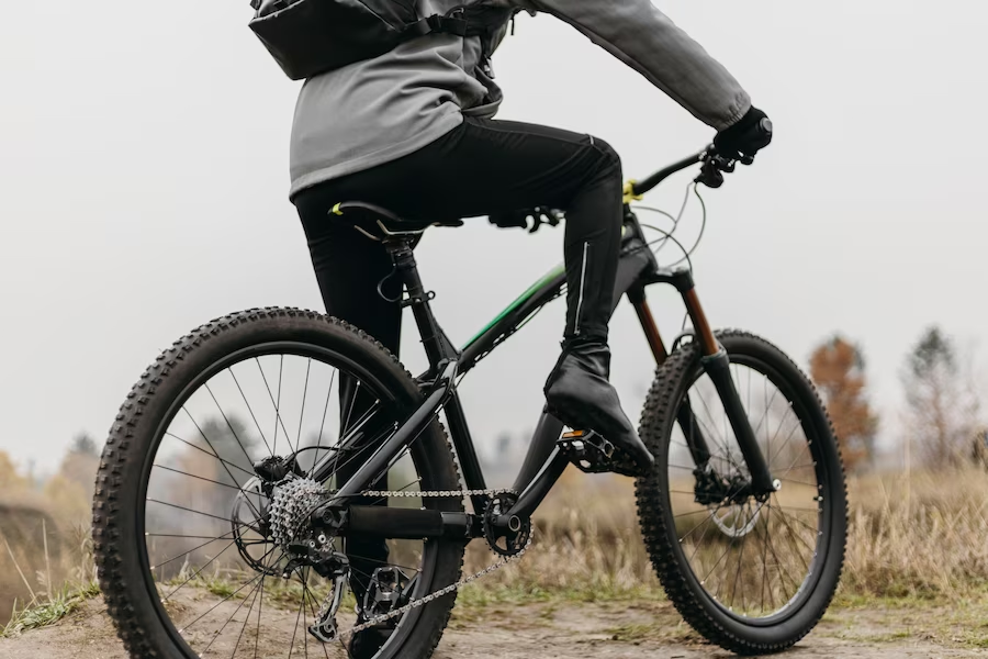 Guide to Selecting a Hybrid Bike for Long-Distance Riding